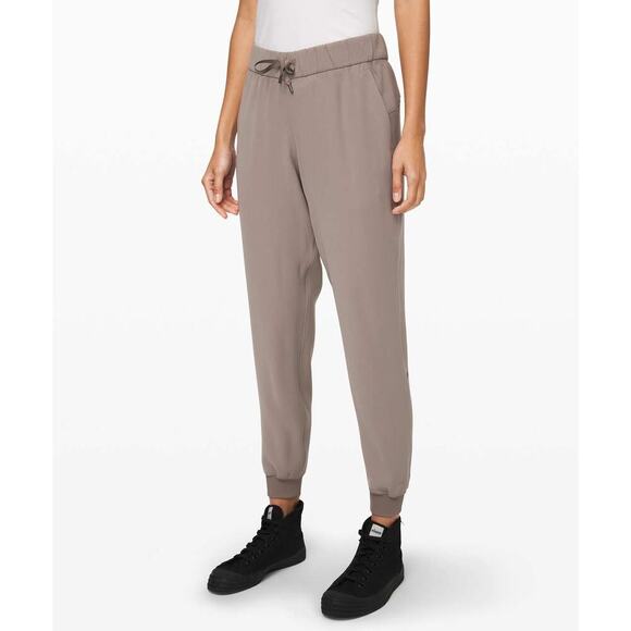 LULULEMON On the Fly Jogger Carbon Dust Gray Pants Size 4 Active Exercise - Picture 1 of 9